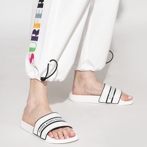 Michael Michael Kors Gilmore Logo-Print Slides - Picture 2 of 6